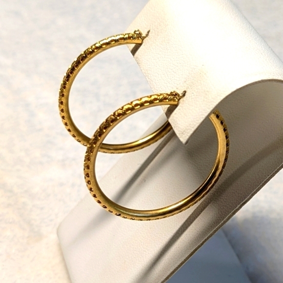 Vintage Goldtone Filigree 1-1/2" Diameter Hoops - Picture 4 of 6